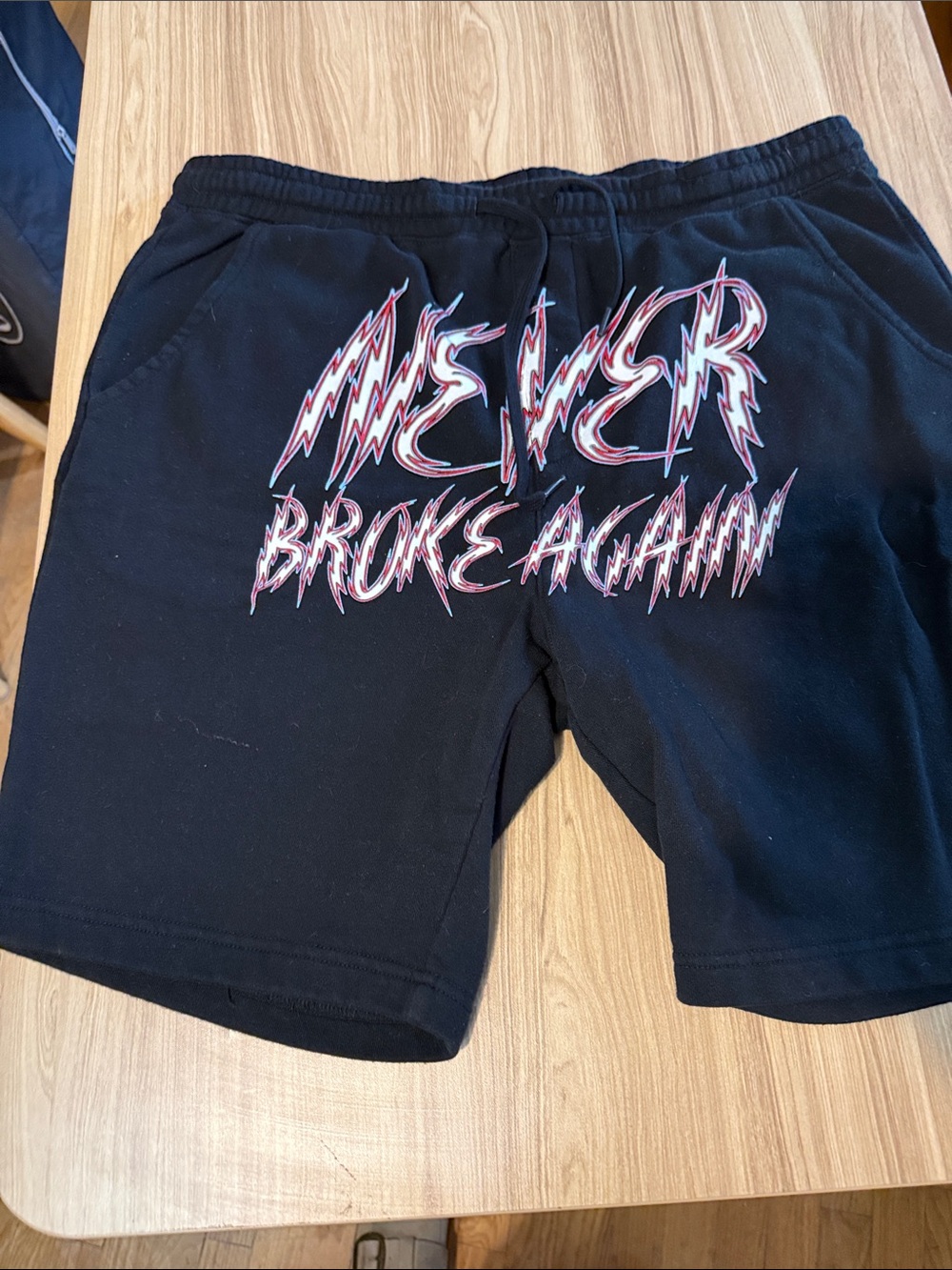 Black Men's Athletic Graphic Shorts - 'Never Broke Again'